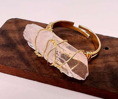 Adjustable Women's Ring with Natural Quartz Stone